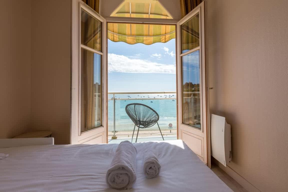 Les Pieds Dans L'Eau - Bel Appartement - Vue Mer Канкаль Экстерьер фото