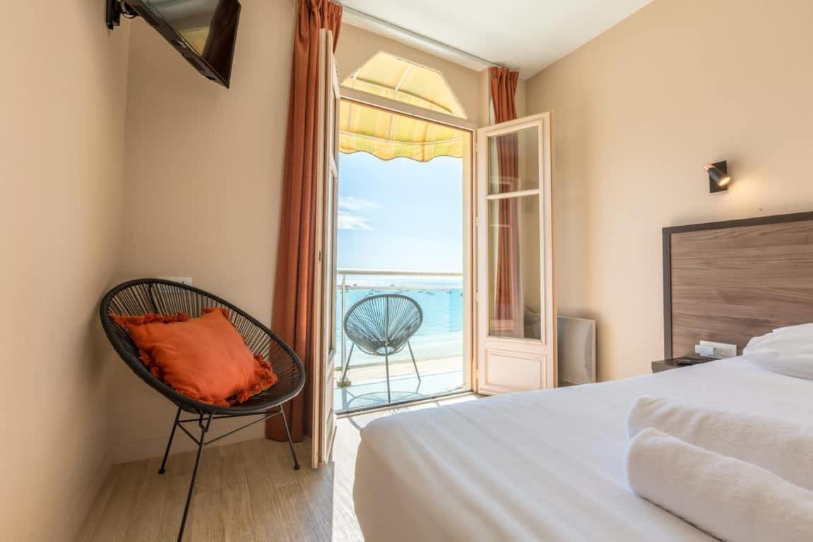 Les Pieds Dans L'Eau - Bel Appartement - Vue Mer Канкаль Экстерьер фото