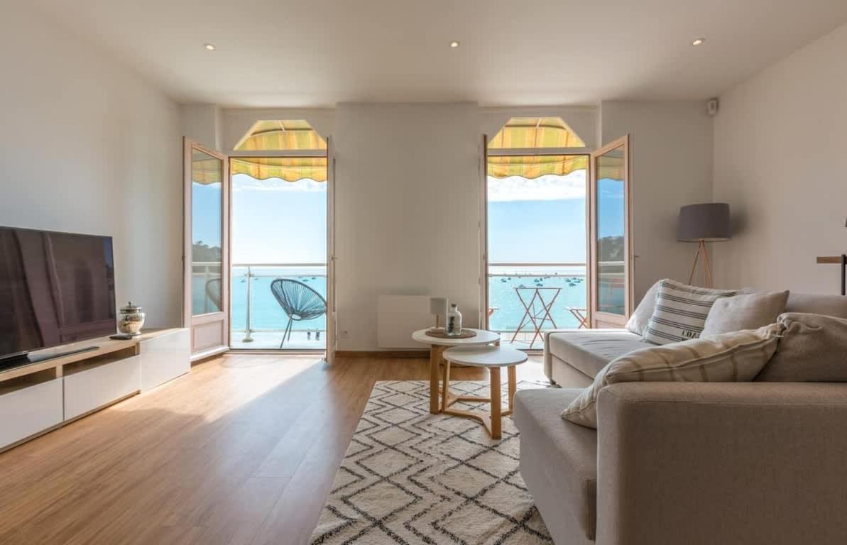 Les Pieds Dans L'Eau - Bel Appartement - Vue Mer Канкаль Экстерьер фото